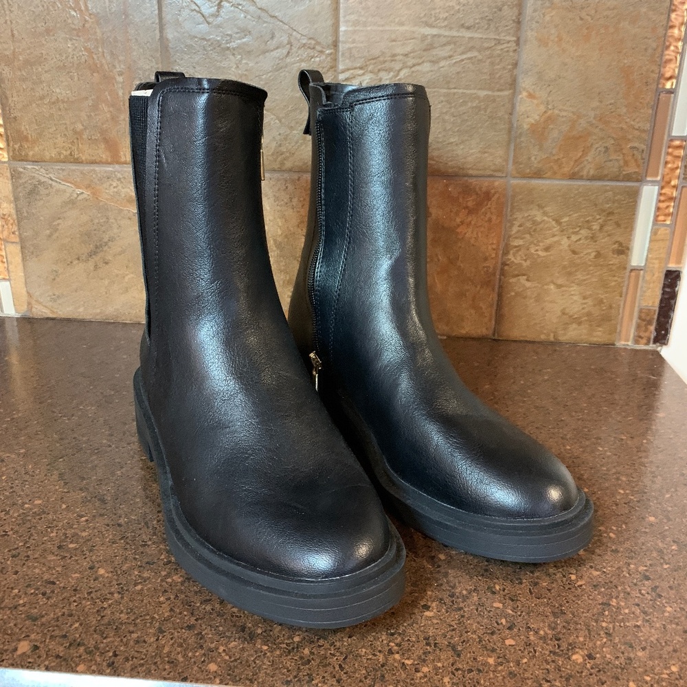 Kenneth Cole Reaction Anabelle Chelsea Boot Black size 8.5